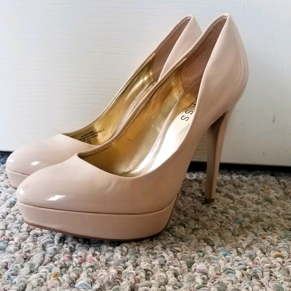 Guess Pumps
